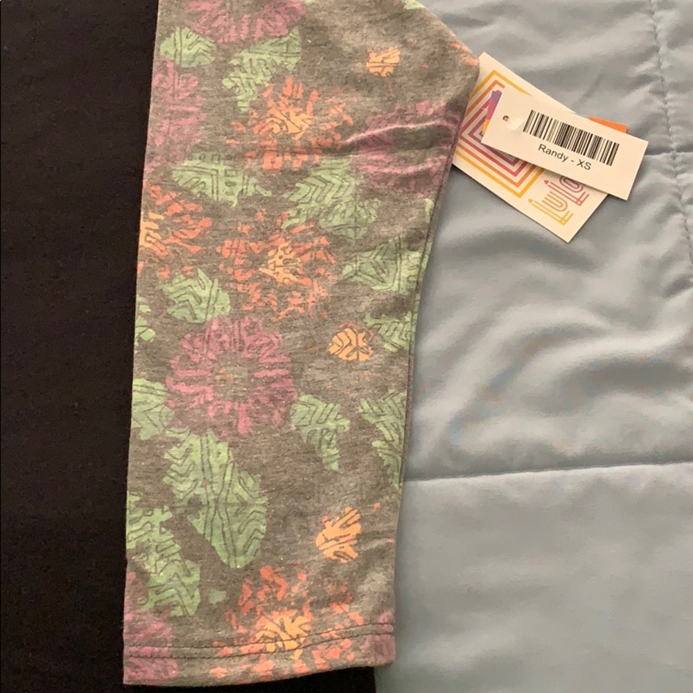 NWT LULAROE TOP - Picture 2 of 4